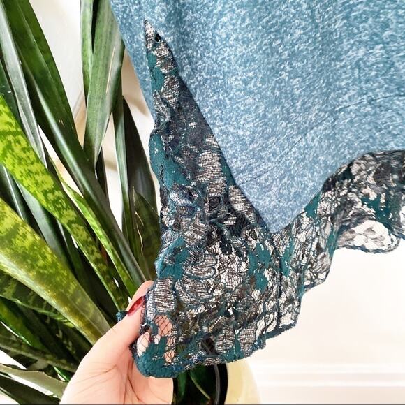 LOGO by Lori Goldstein teal lace hem blouse sz XS - Picture 4 of 6